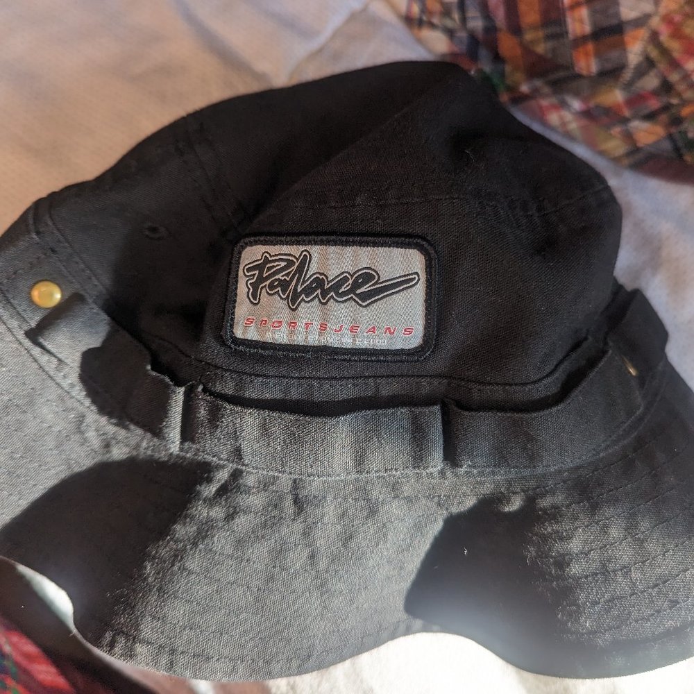 PALACE BUCKET HAT